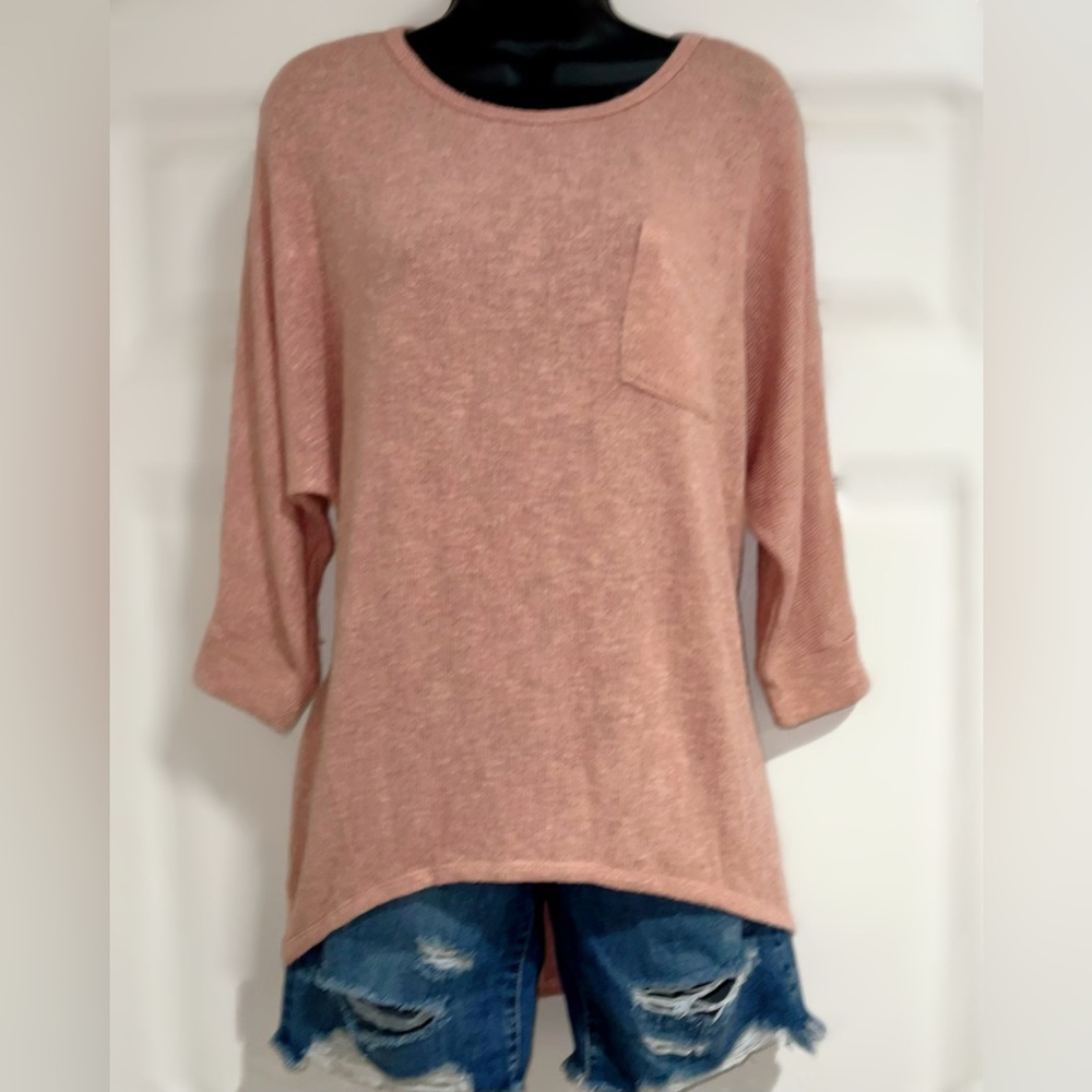 Women’s three quarter sleeve coral Cole tunic.  Size S
